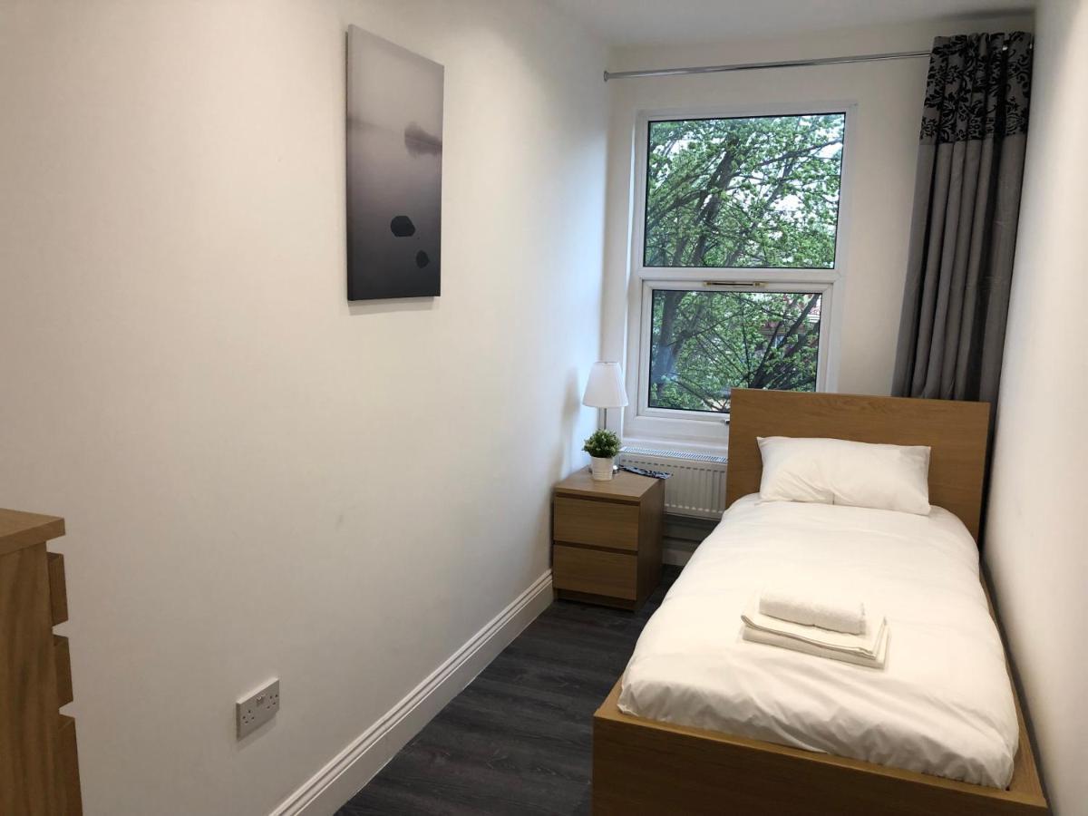 The Broadway Hotel - London Heathrow Саутхол Екстериор снимка