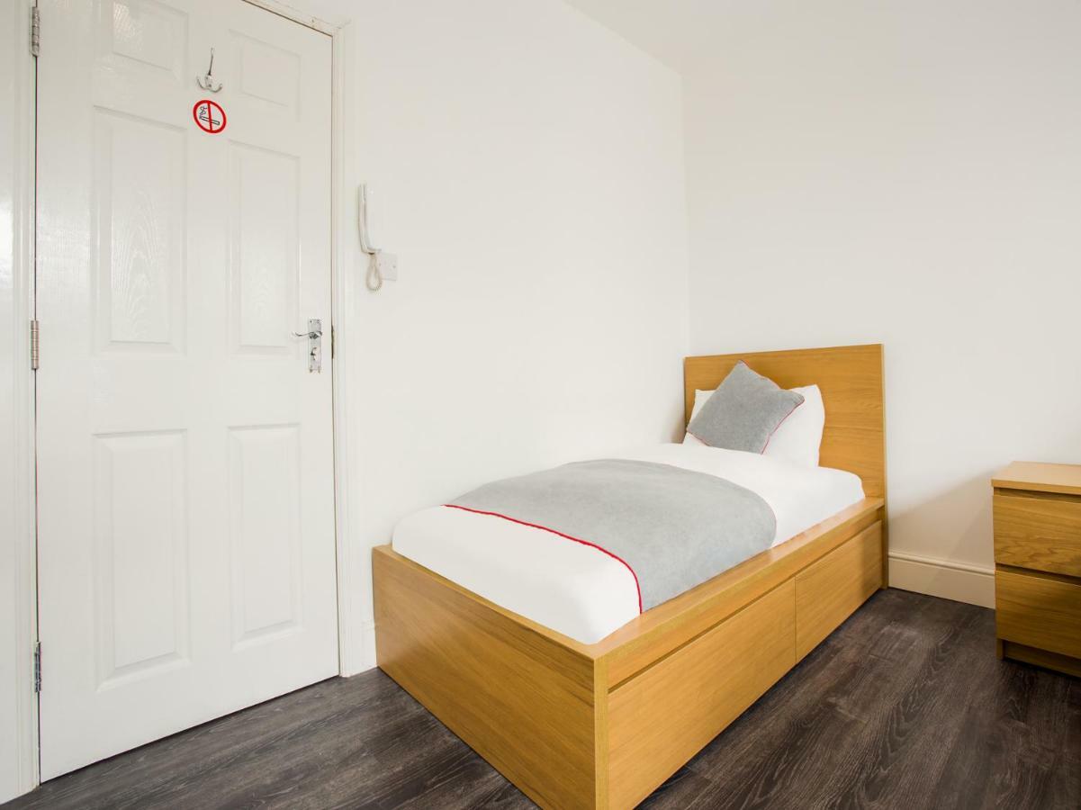 The Broadway Hotel - London Heathrow Саутхол Екстериор снимка
