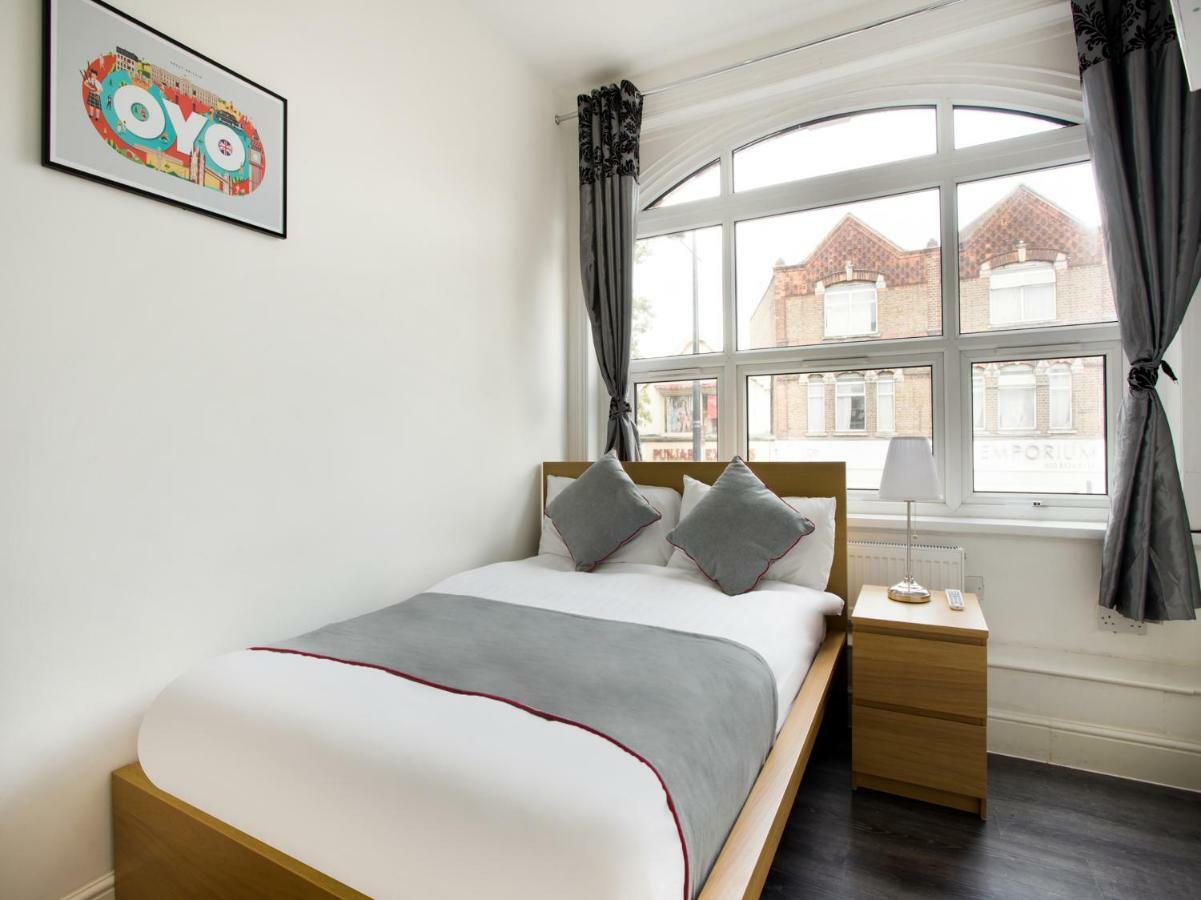 The Broadway Hotel - London Heathrow Саутхол Екстериор снимка