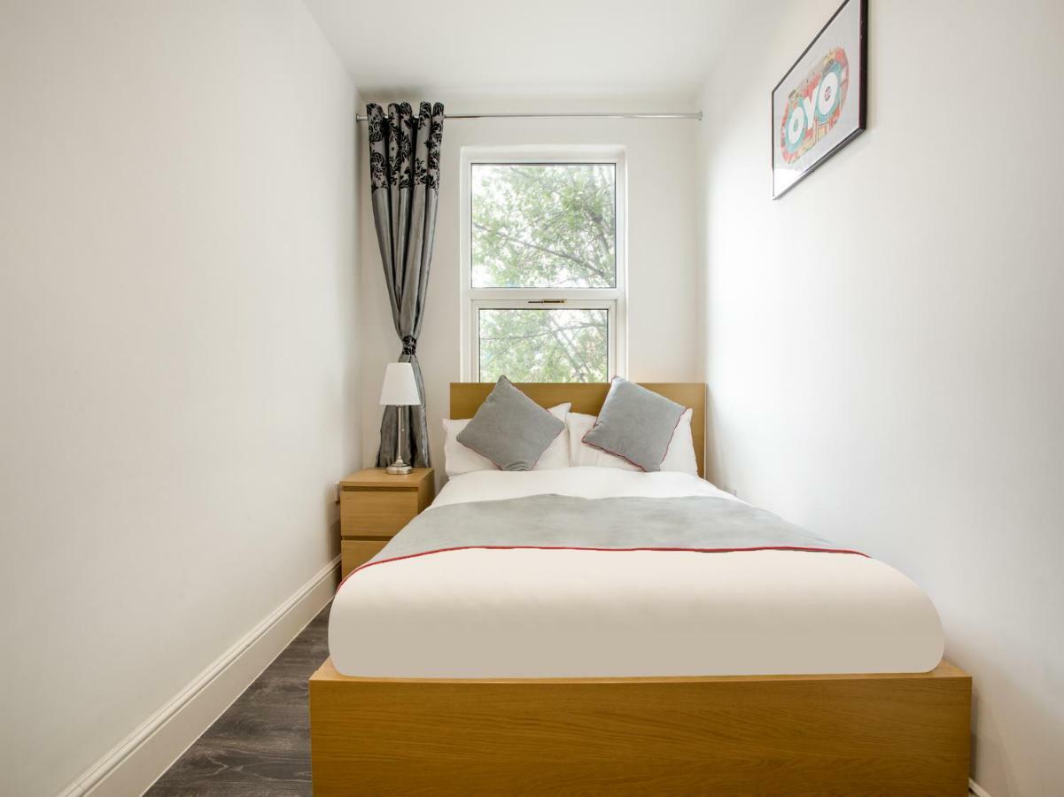 The Broadway Hotel - London Heathrow Саутхол Екстериор снимка
