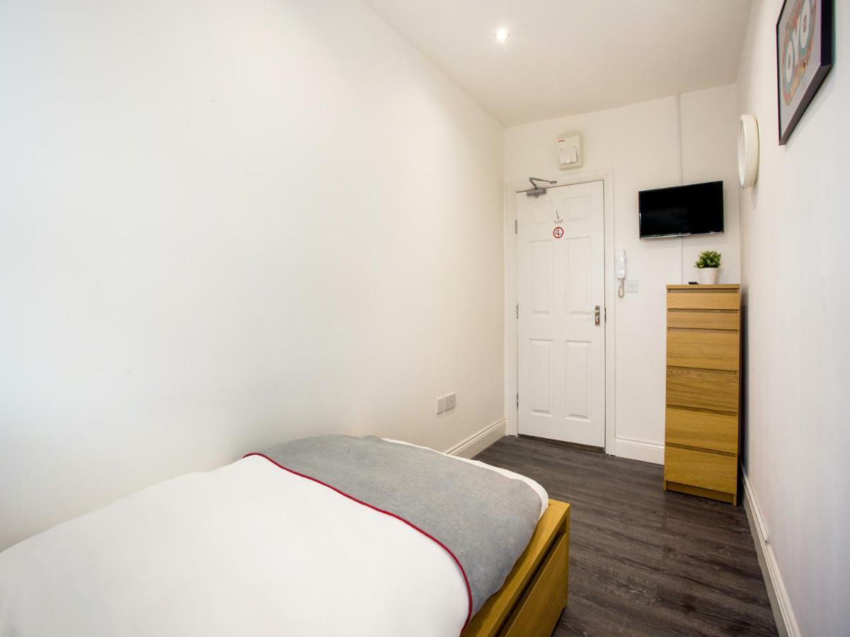 The Broadway Hotel - London Heathrow Саутхол Екстериор снимка