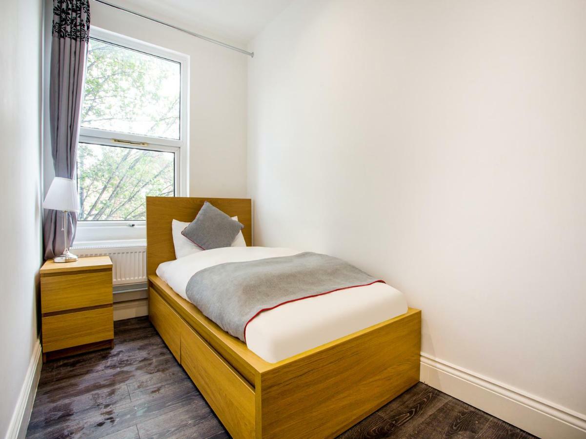 The Broadway Hotel - London Heathrow Саутхол Екстериор снимка