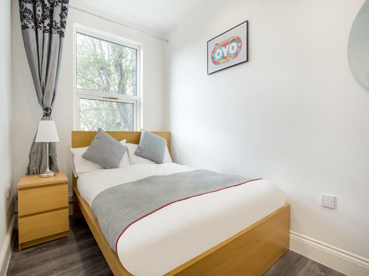 The Broadway Hotel - London Heathrow Саутхол Екстериор снимка